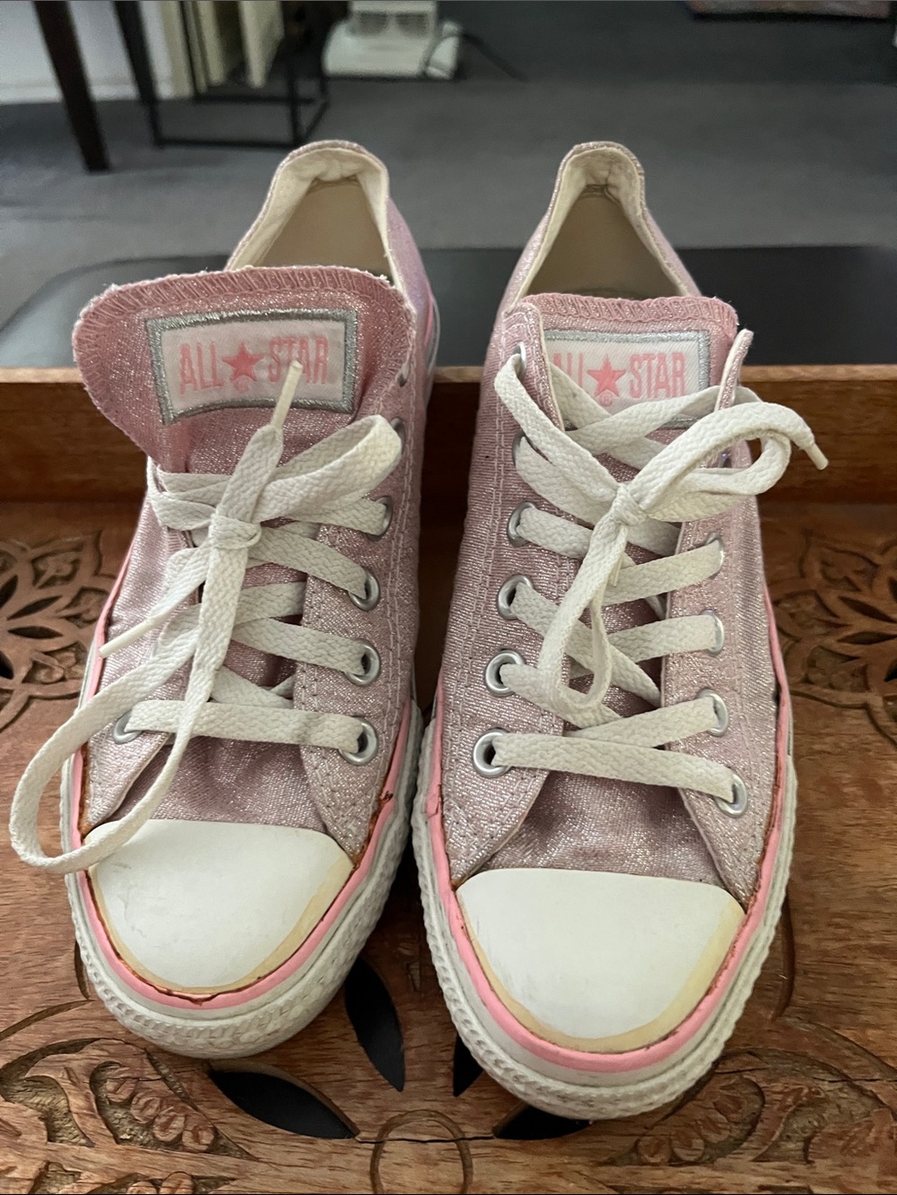 Converse Low Top Sneakers in Shimmer Pink
